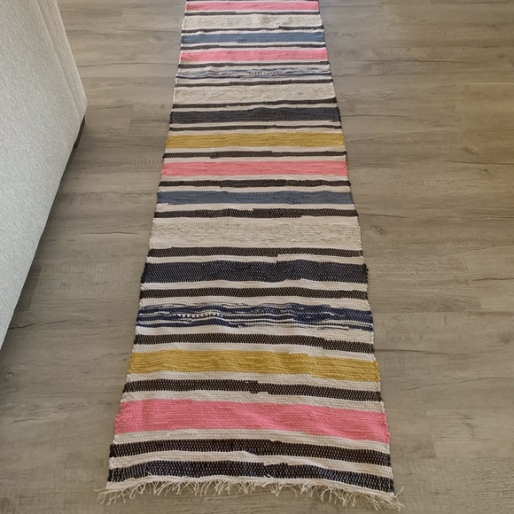 Runner. NWOT - Picture 2 of 10